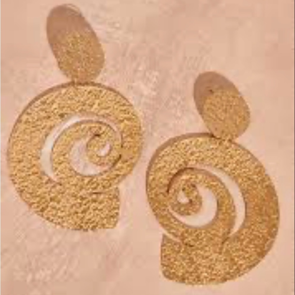 Pretty Little Thing Swirl Disk Earrings